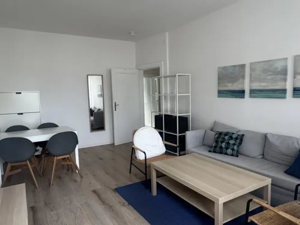 fully furnished 2 room apartment with a sunny balcony on Schäfersee