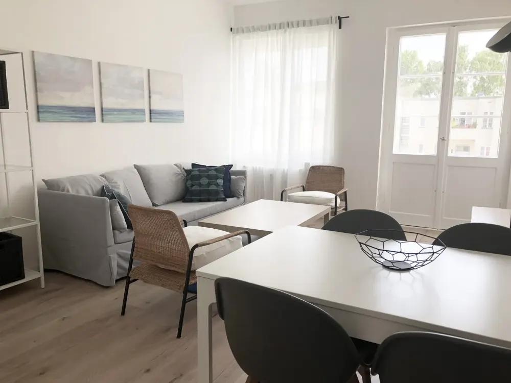 fully furnished 2 room apartment with a sunny balcony on Schäfersee