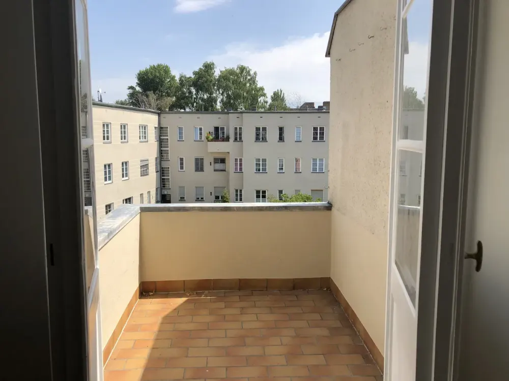 fully furnished 2 room apartment with a sunny balcony on Schäfersee