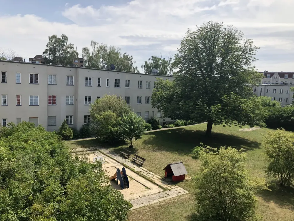 fully furnished 2 room apartment with a sunny balcony on Schäfersee