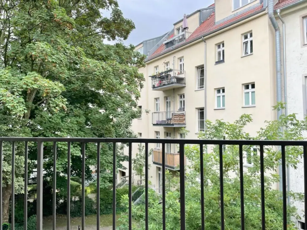 Stilvoll möbliert & zentral: 1-Zimmer-Wohnung mit Südwest-Balkon nahe Alexanderplatz
