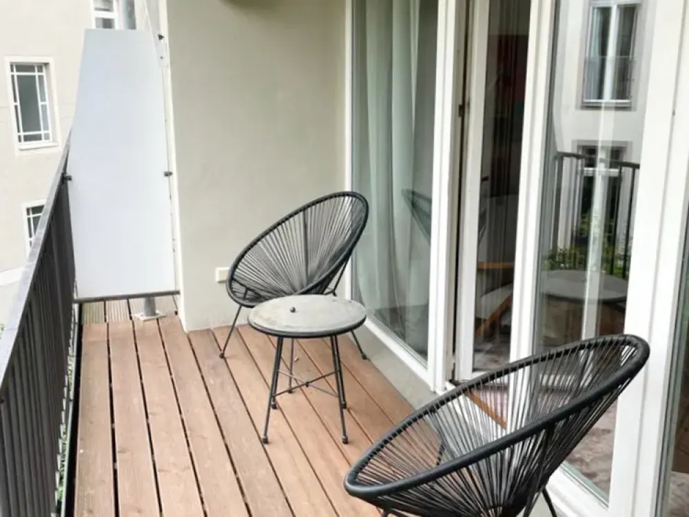 Stilvoll möbliert & zentral: 1-Zimmer-Wohnung mit Südwest-Balkon nahe Alexanderplatz