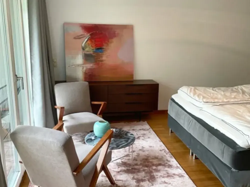 Stilvoll möbliert & zentral: 1-Zimmer-Wohnung mit Südwest-Balkon nahe Alexanderplatz