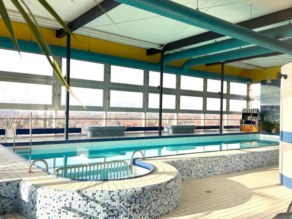 2-Zimmer-Wohnung mit Pool - frisch renoviert