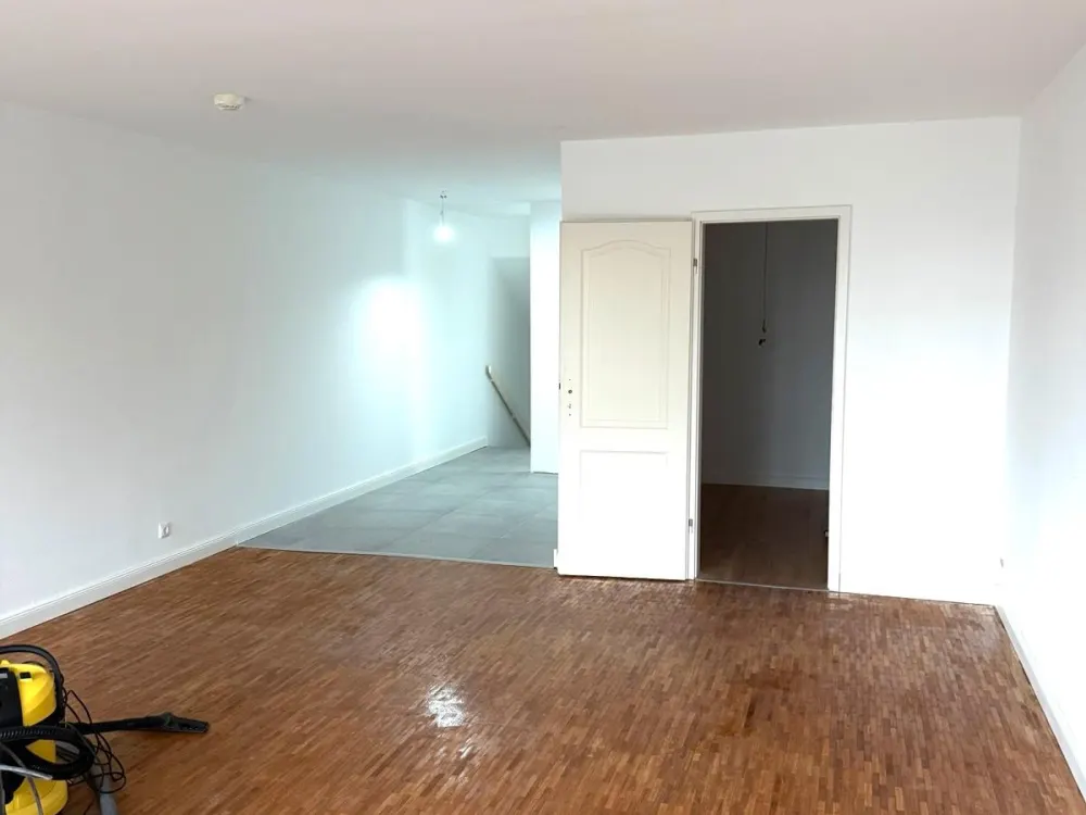 2-Zimmer-Wohnung mit Pool - frisch renoviert