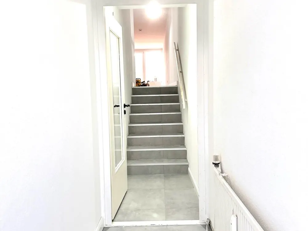 2-Zimmer-Wohnung mit Pool - frisch renoviert