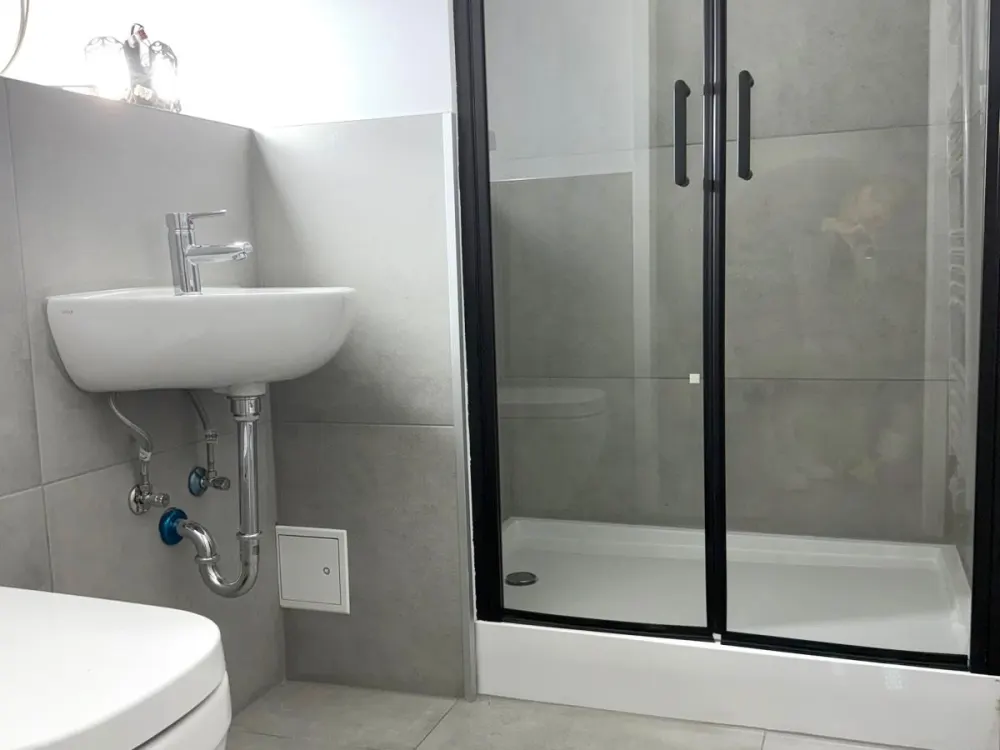 2-Zimmer-Wohnung mit Pool - frisch renoviert