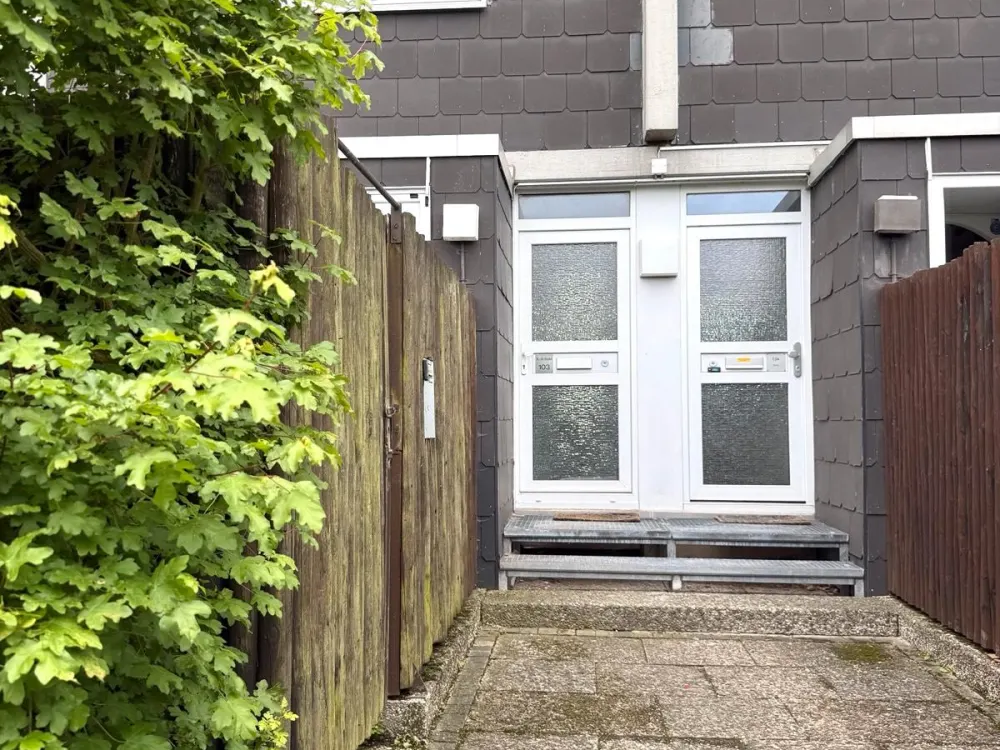 2-Zimmer-Wohnung mit Pool - frisch renoviert