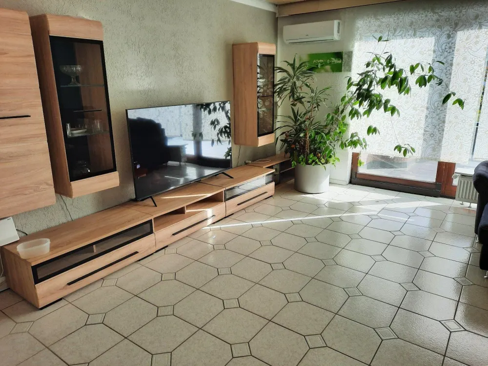 Möblierte Terrassen-Wohnung, Garten, TV, Internet, Stromkosten inkl., in Hanau-Klein Auheim
