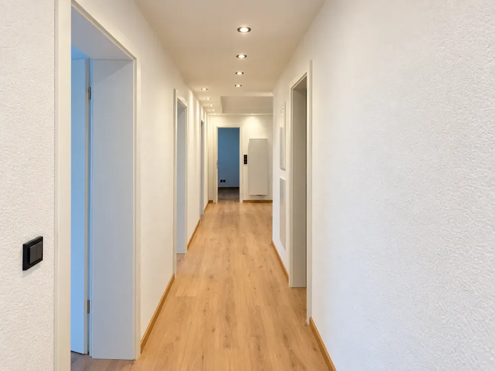 Kernsaniert & bezugsfertig: Moderne 4-Zimmer-Wohnung mit Balkon