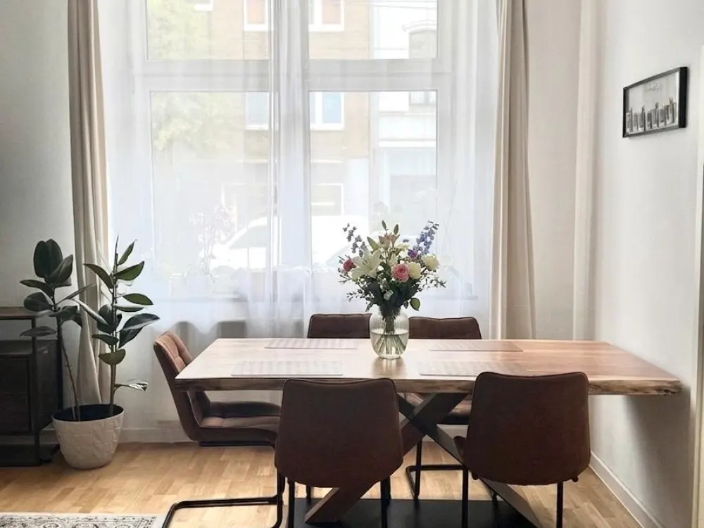 Komplett möblierte 3-Zi-Whg mit großer Terrasse - ZWISCHENMIETE