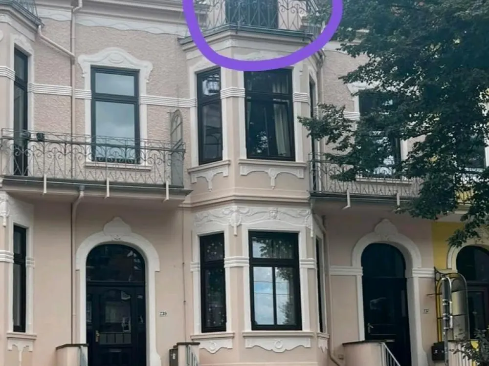 Peterswerder: Quiet 4-Room Old Building Apartment