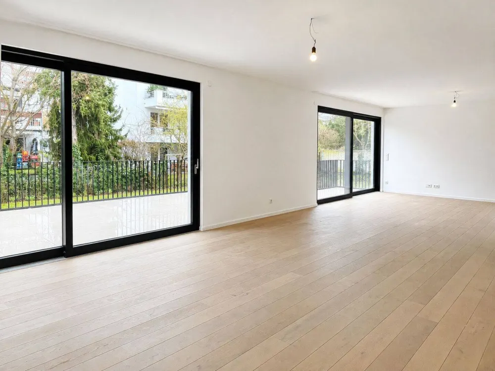 Moderne, hochwertige Vier-Zimmer-Wohnung mit alleiniger Gartennutzung