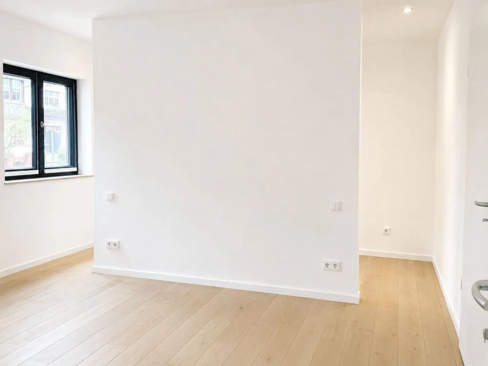 Moderne, hochwertige Vier-Zimmer-Wohnung mit alleiniger Gartennutzung