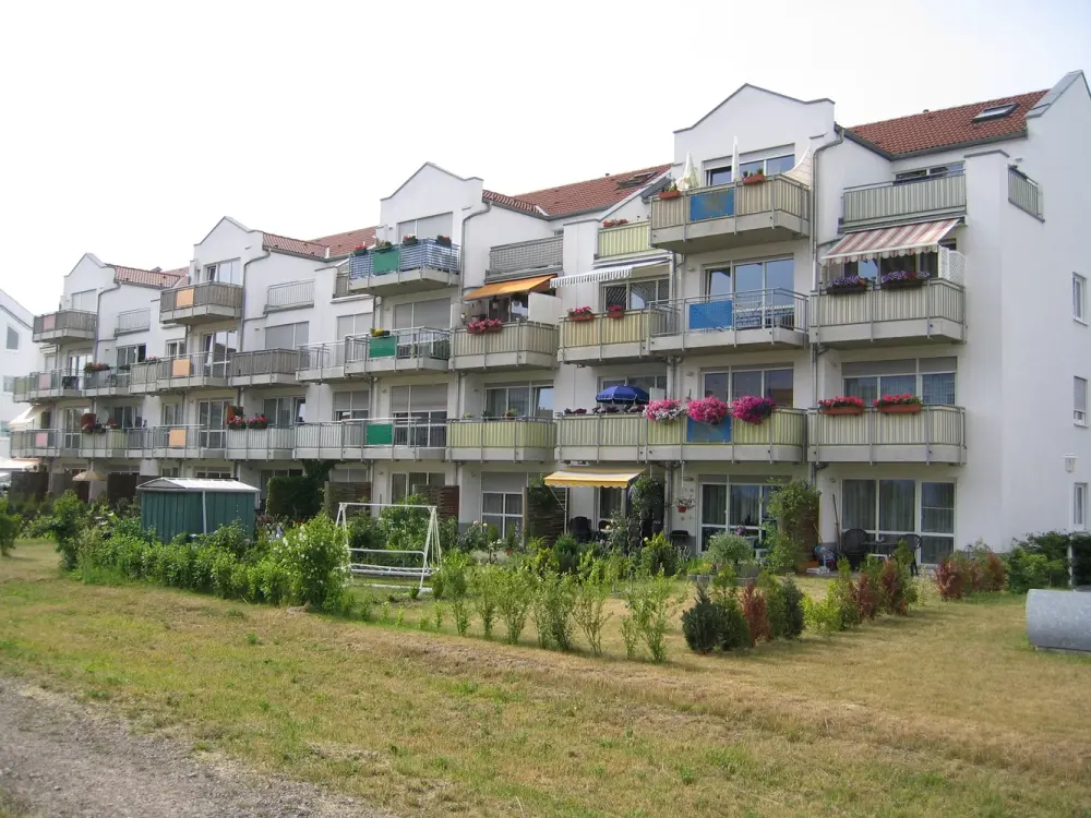 2-Raum-Maisonette-Wohnung mit 2 Südbalkonen + TG-Stellplatz ab 01.10.2026 verfügbar