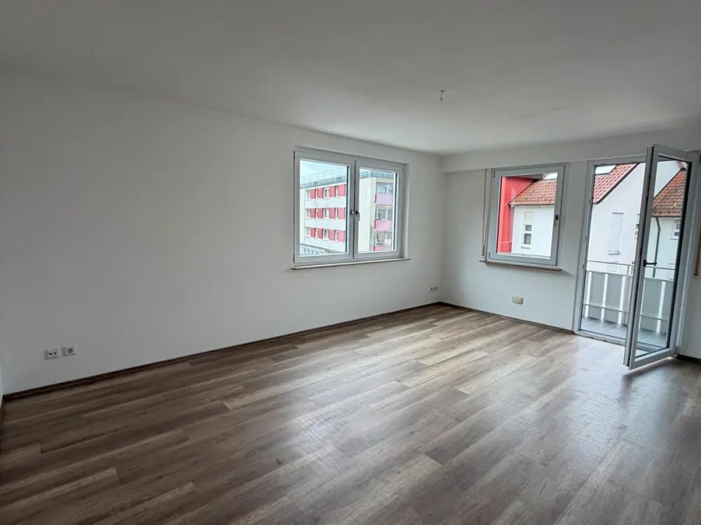 Schöne 3 Zimmerwohnung mit Balkon in zentraler Lage ☝️