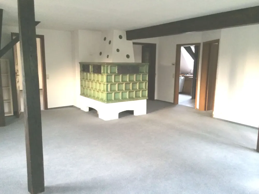 Großzügige 3-ZW mit Kachelofen, Waldrand, Garten, Dusche und Wanne, Heizung und Fenster neu