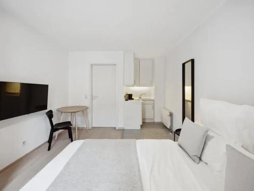 Bis Ende Oktober - 1 Zimmerwohnung Möbeliert