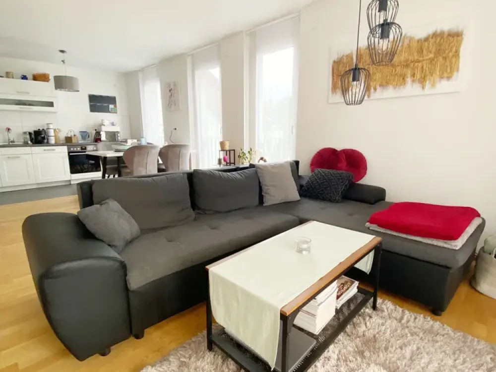 Moderne Zwei-Zimmer-Wohnung mit Garten und Terrasse