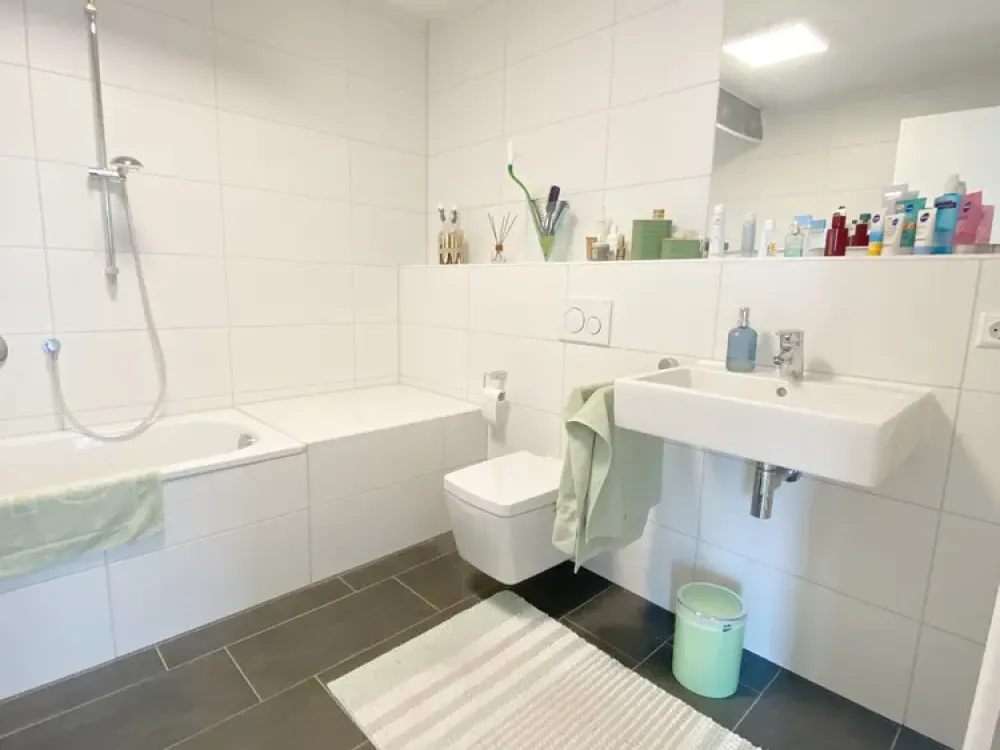 Moderne Zwei-Zimmer-Wohnung mit Garten und Terrasse