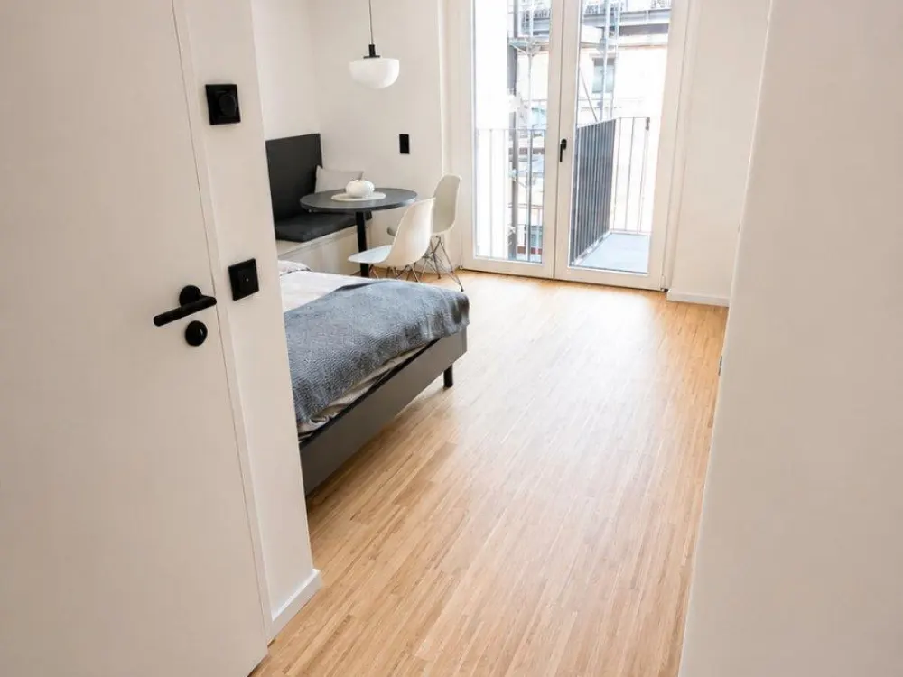 Urban Living in Stuttgart-Mitte, vollmöbliertes Design-Apartment mit Balkon im Neubau „Gerber Living“