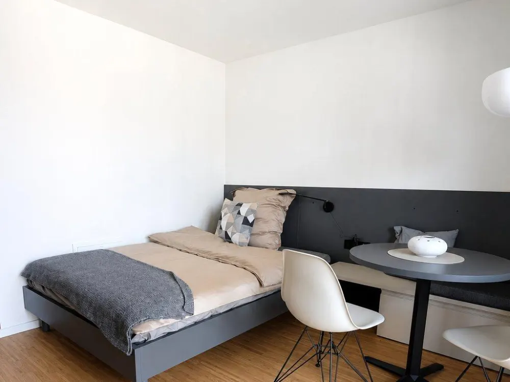 Urban Living in Stuttgart-Mitte, vollmöbliertes Design-Apartment mit Balkon im Neubau „Gerber Living“