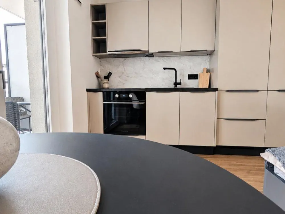 Urban Living in Stuttgart-Mitte, vollmöbliertes Design-Apartment mit Balkon im Neubau „Gerber Living“