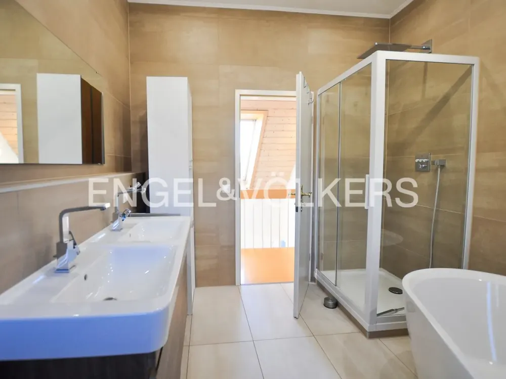 Renovierte Maisonette-Wohnung in Stuttgart-Stammheim, bezugsfrei