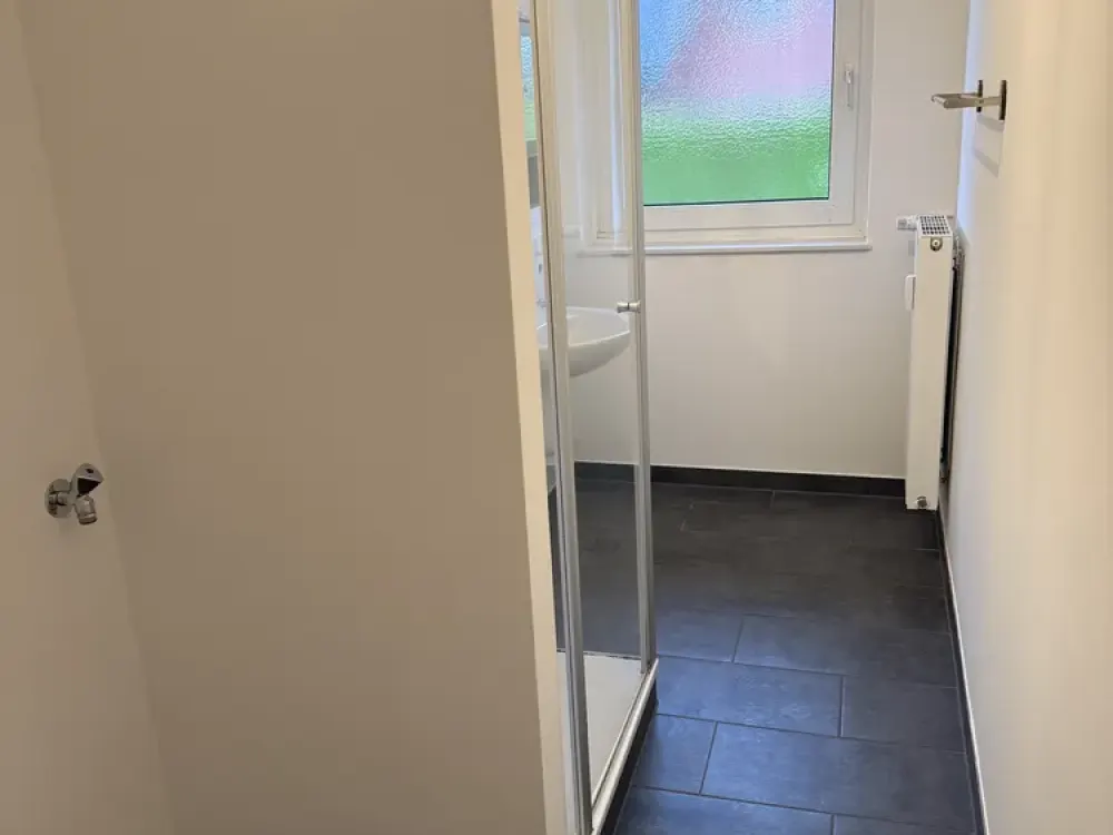 Helle 3 Zimmer Wohnung mit Balkon. Duschbad. Gäste-WC. Garage.