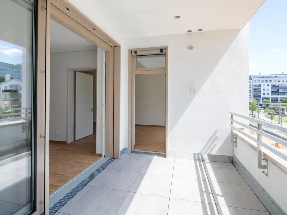 Große Südloggia mit Blick ins Grüne: 2-Zi-Wohnung im 3. OG, 89 m² mit EBK