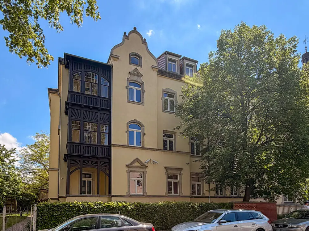 Großzügige Familienwohnung mit 7-Zimmern, zwei Balkonen, Sauna und Klimaanlage in schöner Lage von Dresden-Trachau