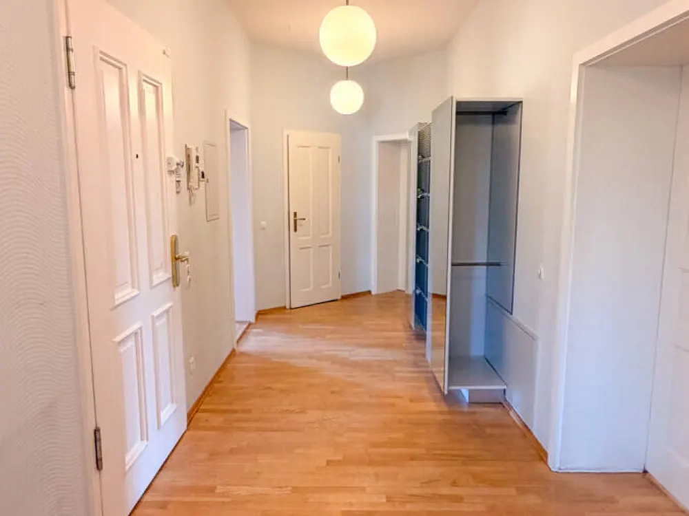 Großzügige Familienwohnung mit 7-Zimmern, zwei Balkonen, Sauna und Klimaanlage in schöner Lage von Dresden-Trachau