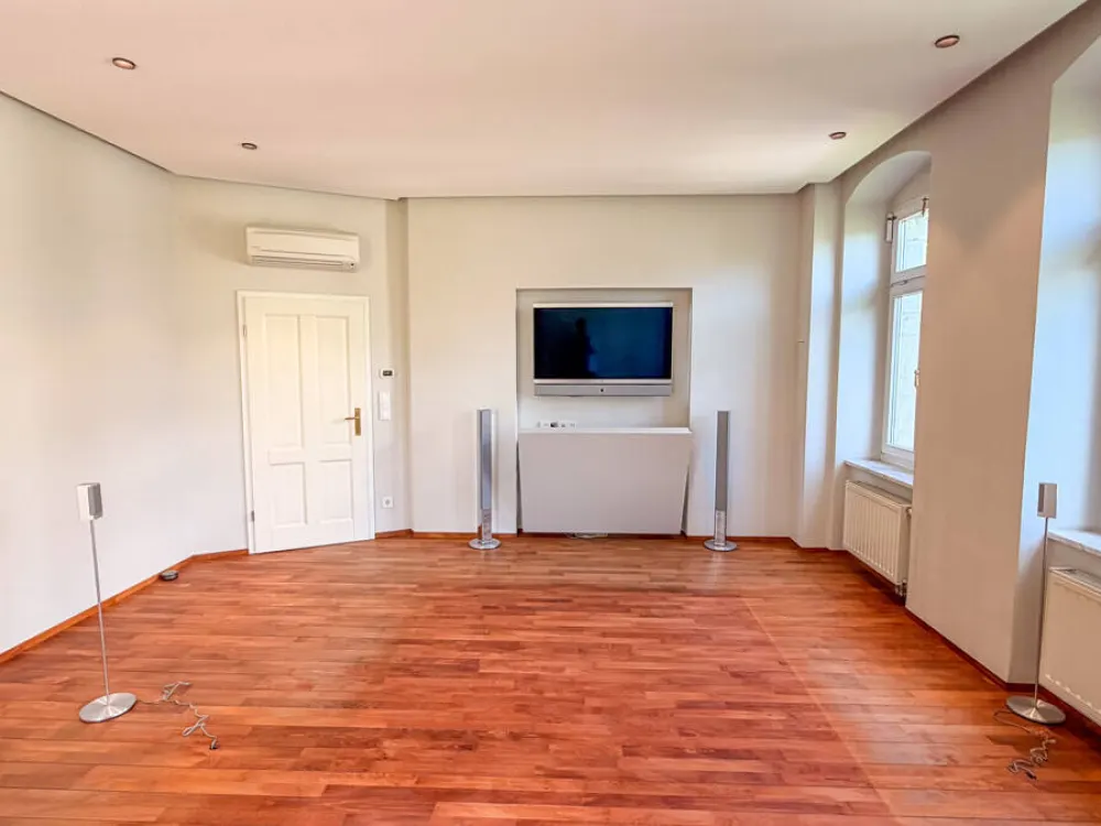Großzügige Familienwohnung mit 7-Zimmern, zwei Balkonen, Sauna und Klimaanlage in schöner Lage von Dresden-Trachau