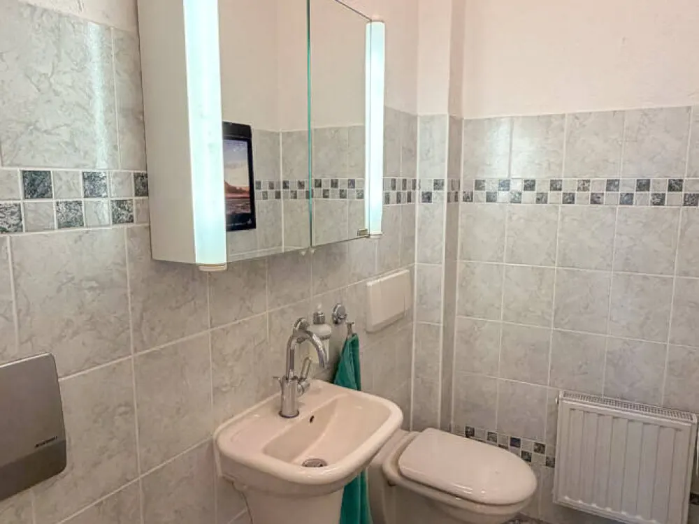 Großzügige Familienwohnung mit 7-Zimmern, zwei Balkonen, Sauna und Klimaanlage in schöner Lage von Dresden-Trachau