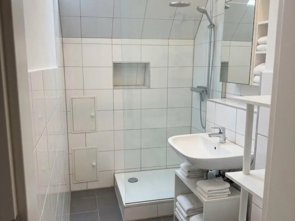 Helle 35-m²-Wohnung in der Bahnhofstraße: Stellplatz, Gartenmitnu