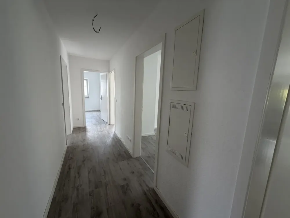Stilvolle 4 Zi- DG - Whg, modernisiert, HMS, Balkon, Garage und Stellplatz in Ludwigsburg