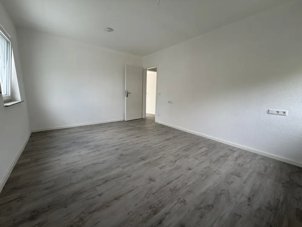 Stilvolle 4 Zi- DG - Whg, modernisiert, HMS, Balkon, Garage und Stellplatz in Ludwigsburg