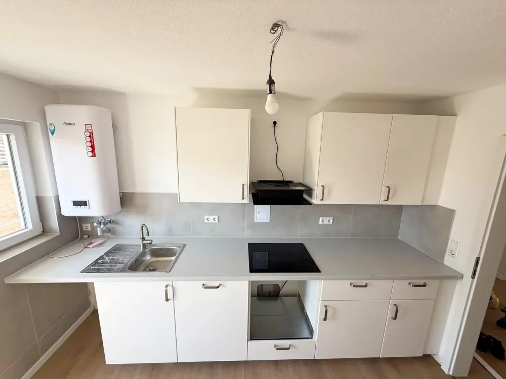Frisch komplettsanierte 4-Zimmer-Wohnung mit Einbauküche & Balkon in Stuttgart-Bad Cannstatt