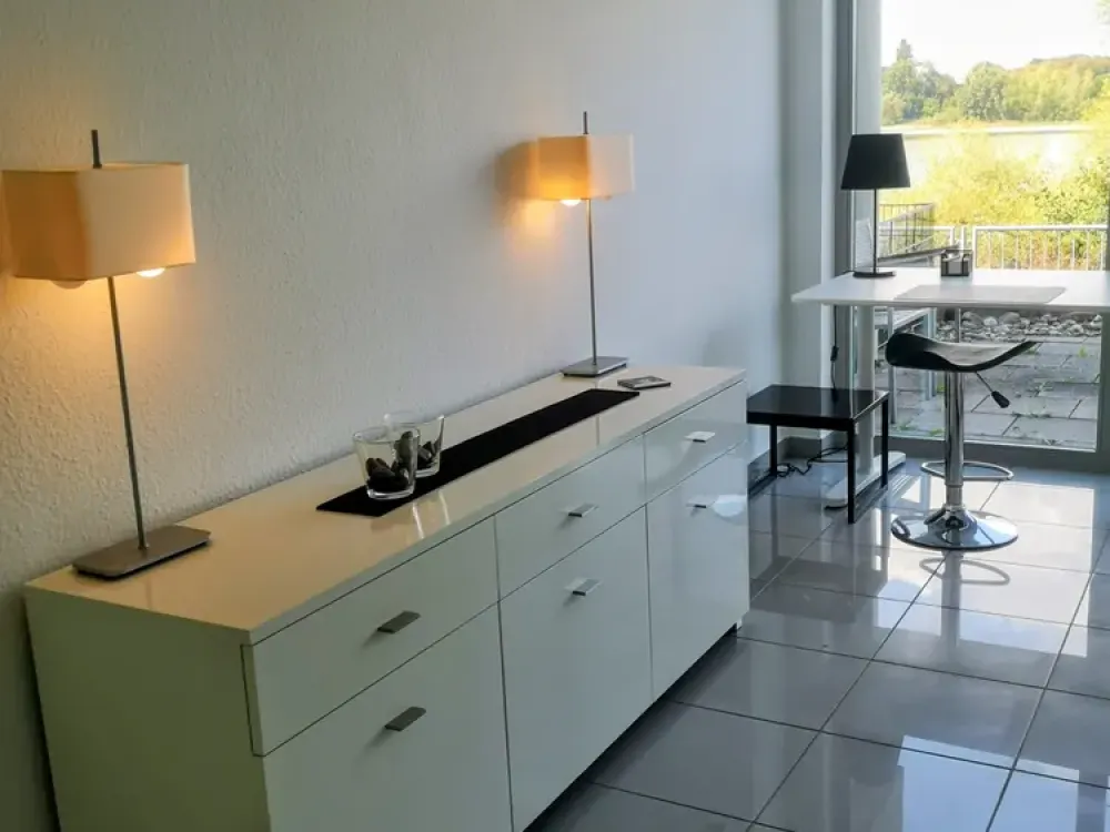 Traumblick aus möbliertem Apartment am Rhein: Wohnen in Köln Zündorf