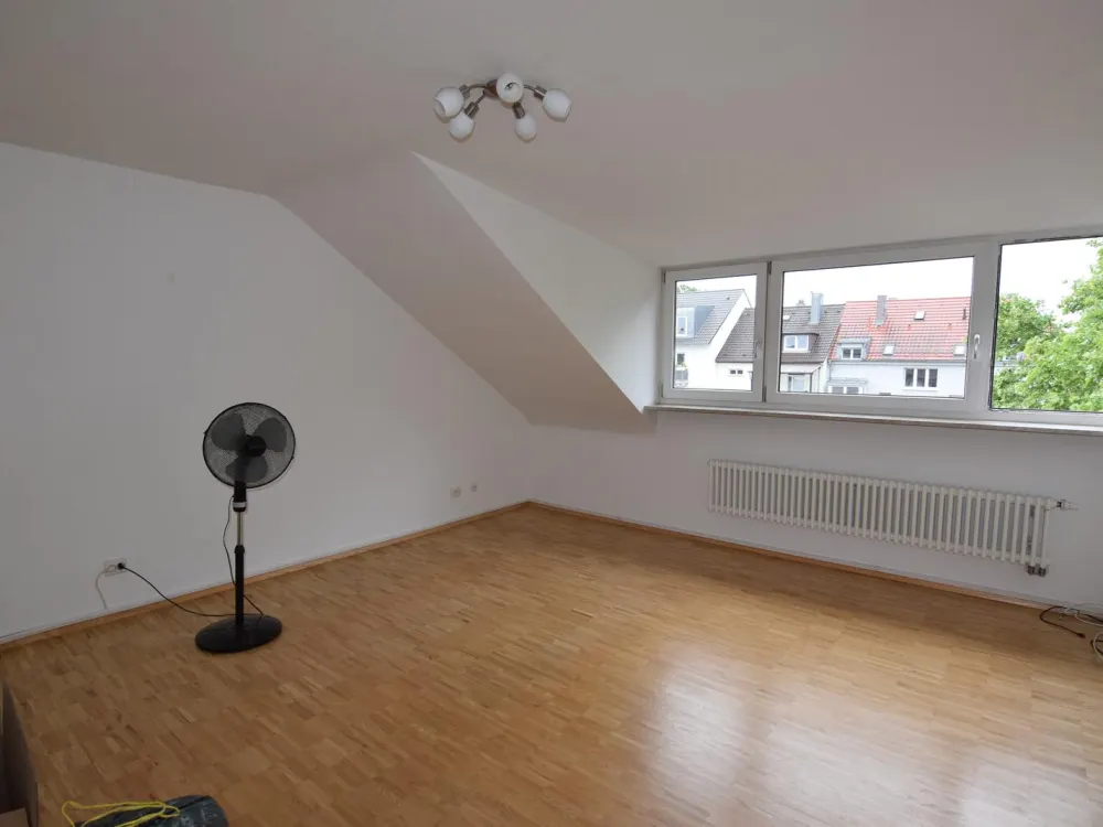 3-Room Attic Apartment with Charm in Desirable KA-Südstadt Location