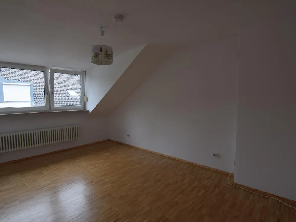3-Room Attic Apartment with Charm in Desirable KA-Südstadt Location