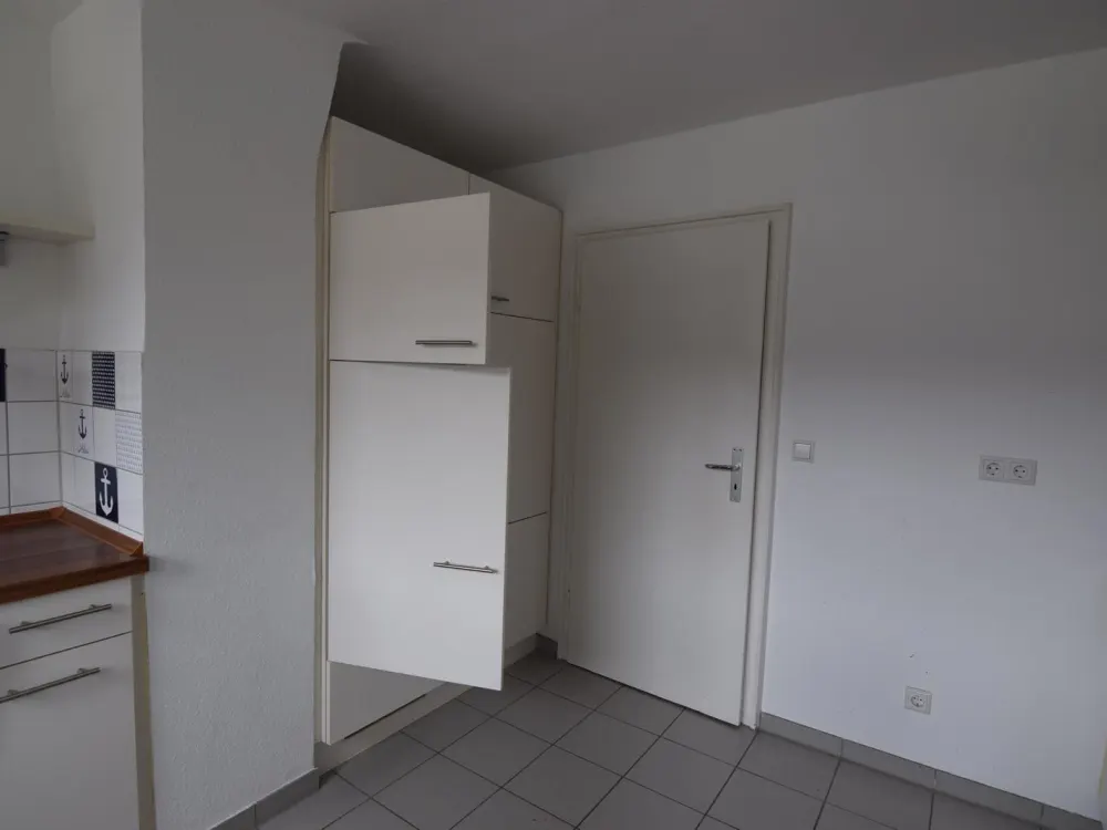 3-Room Attic Apartment with Charm in Desirable KA-Südstadt Location