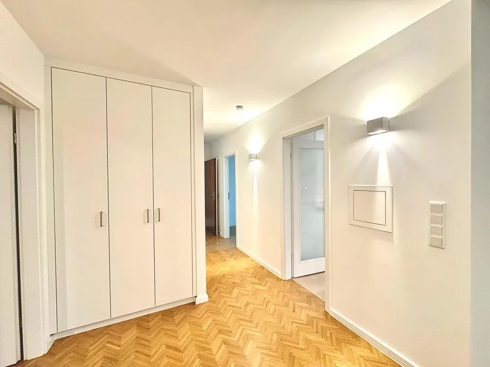 Exklusiv renovierte 3-Zimmer-Whg mit Balkon und TG in KR-Bockum!