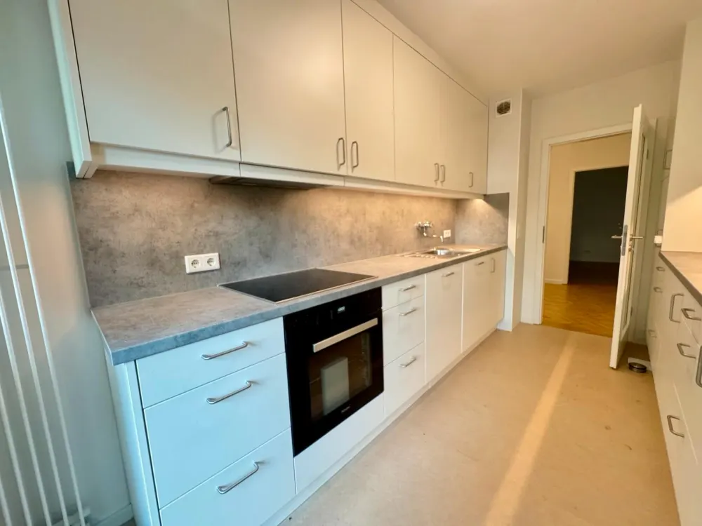 Exklusiv renovierte 3-Zimmer-Whg mit Balkon und TG in KR-Bockum!