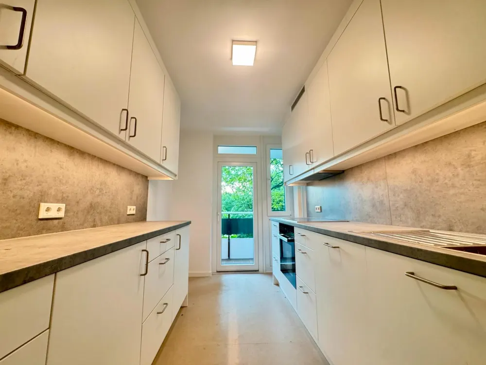Exklusiv renovierte 3-Zimmer-Whg mit Balkon und TG in KR-Bockum!