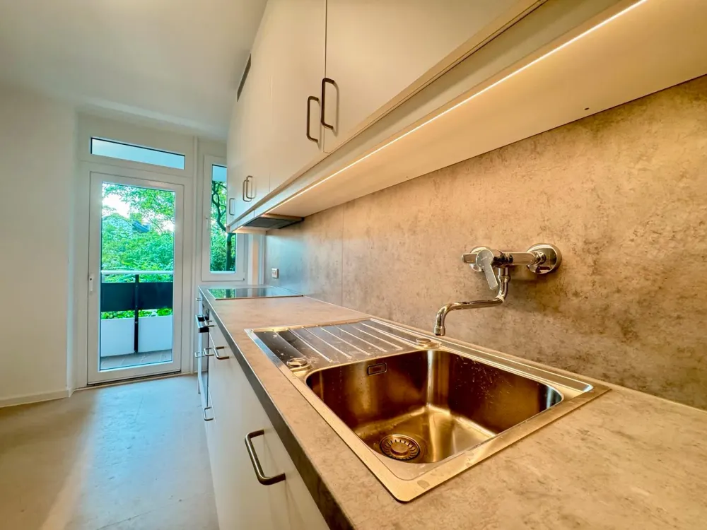 Exklusiv renovierte 3-Zimmer-Whg mit Balkon und TG in KR-Bockum!
