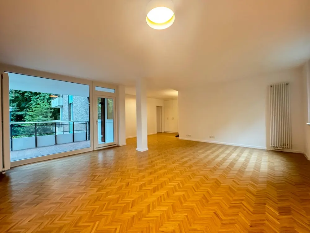 Exklusiv renovierte 3-Zimmer-Whg mit Balkon und TG in KR-Bockum!