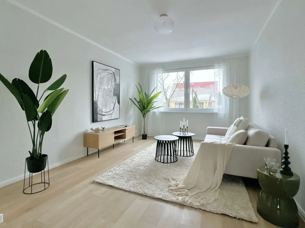 Erstbezug nach Sanierung: Moderne 2-Zi.-Wohnung mit Einbauküche, Balkon und PKW-Stellplatz