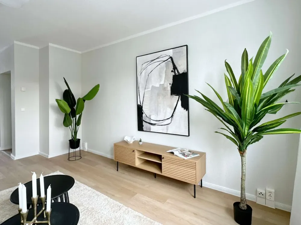 Erstbezug nach Sanierung: Moderne 2-Zi.-Wohnung mit Einbauküche, Balkon und PKW-Stellplatz