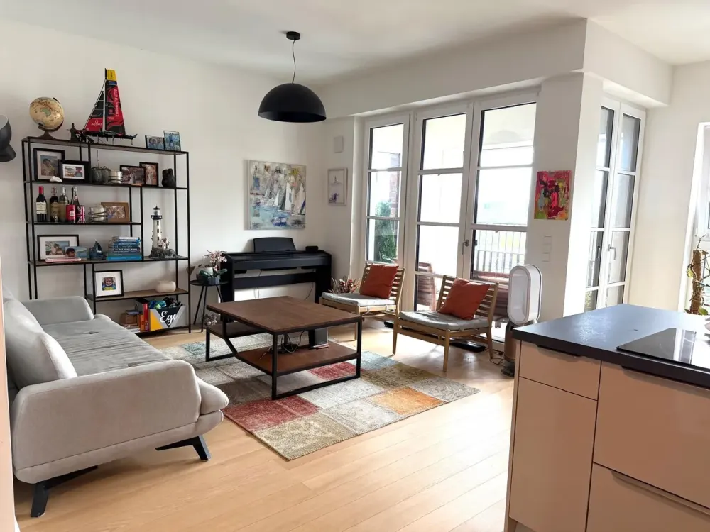 Living with Character: Four-Room Apartment in Uhlenhorst